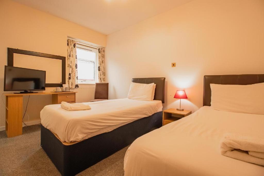 The Ben Mhor Hotel, Bar & Restaurant Grantown-on-Spey Eksteriør bilde